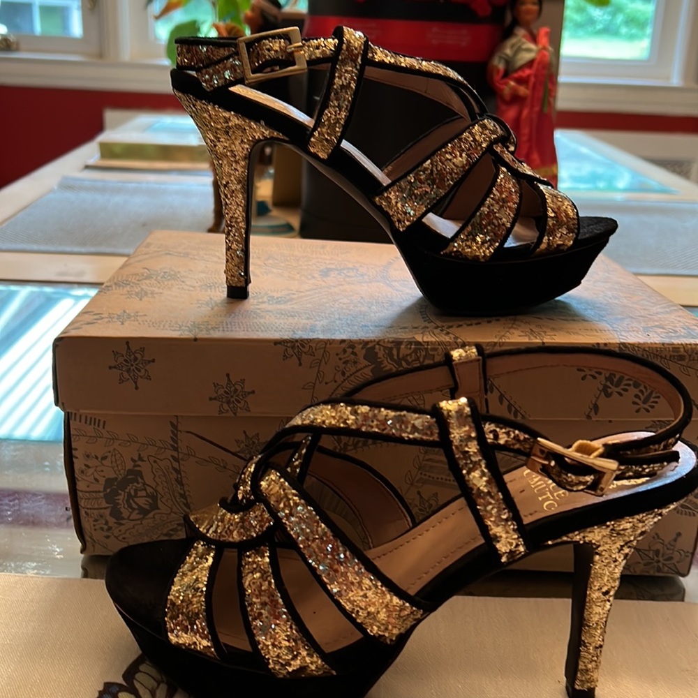 Vince Camuto Padrita Platform Sandals in Gold Glitter & Blk Suede Sz 7 1… - Picture 10 of 16